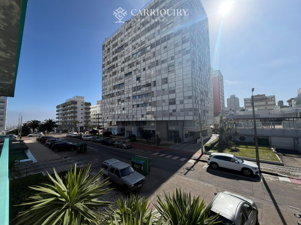 Apartamento ID.10555 - Apartamento de 1 dormitorio en Venta en Punta del este , Península , Bajos gastos a pasos del mar 