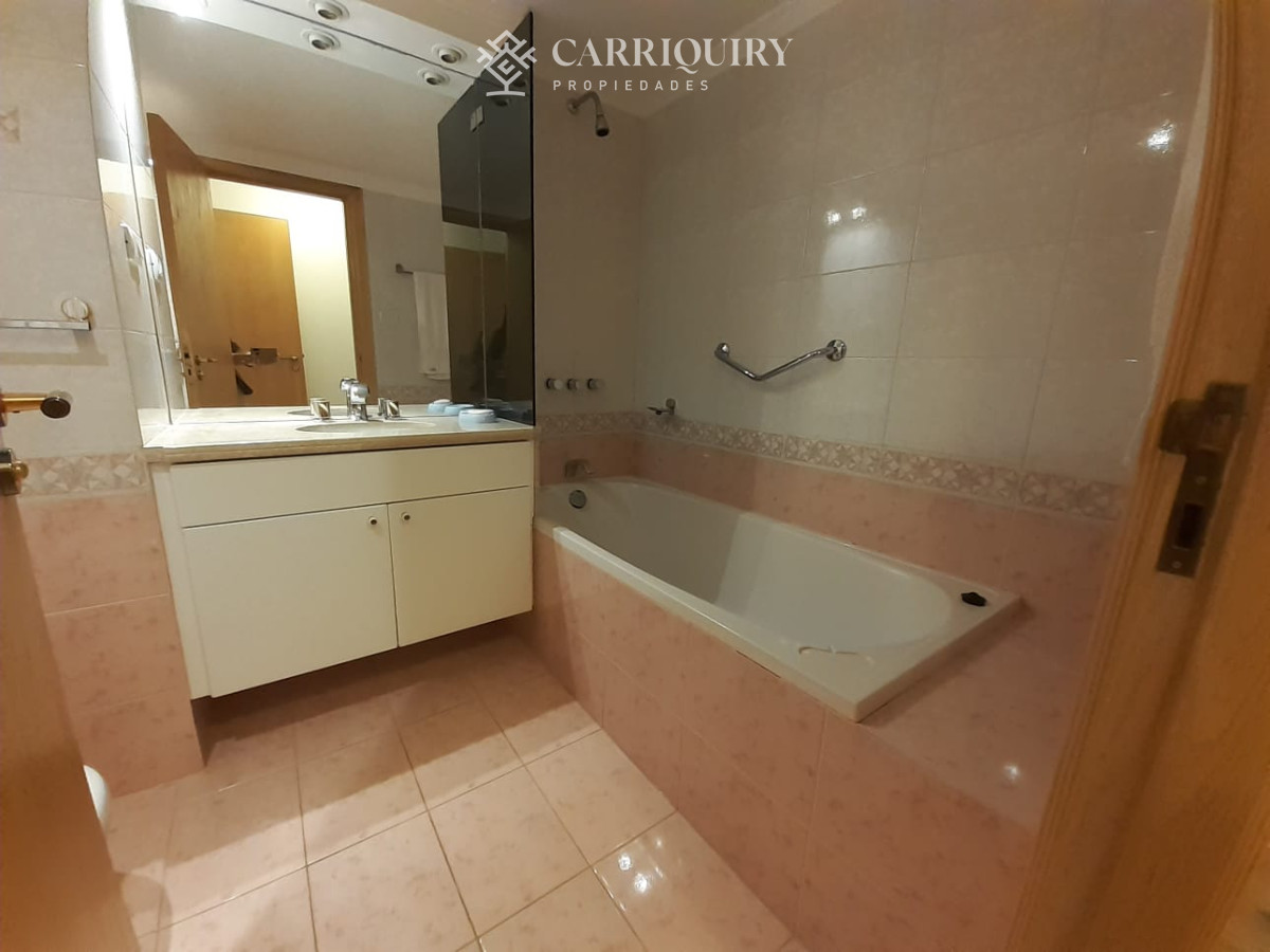 Apartamento ID.10527 - Apartamento en venta de 3 dormitorios en Punta del este , Playa brava , FINANCIA !!