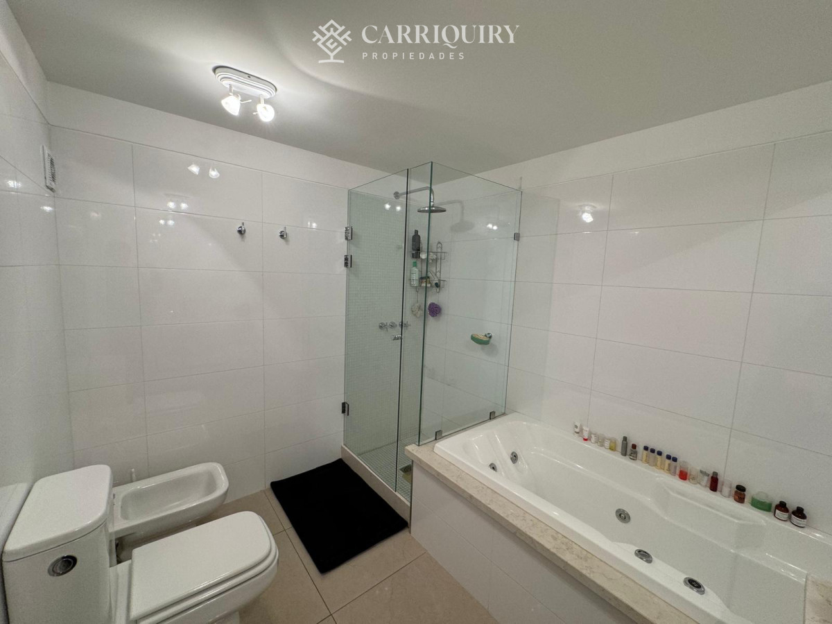 Apartamento ID.8433/Apartamento-en-Mansa--Punta-del-Este-en-venta-de-3-dormitorios. - Apartamento en Brava, 3 dormitorios *