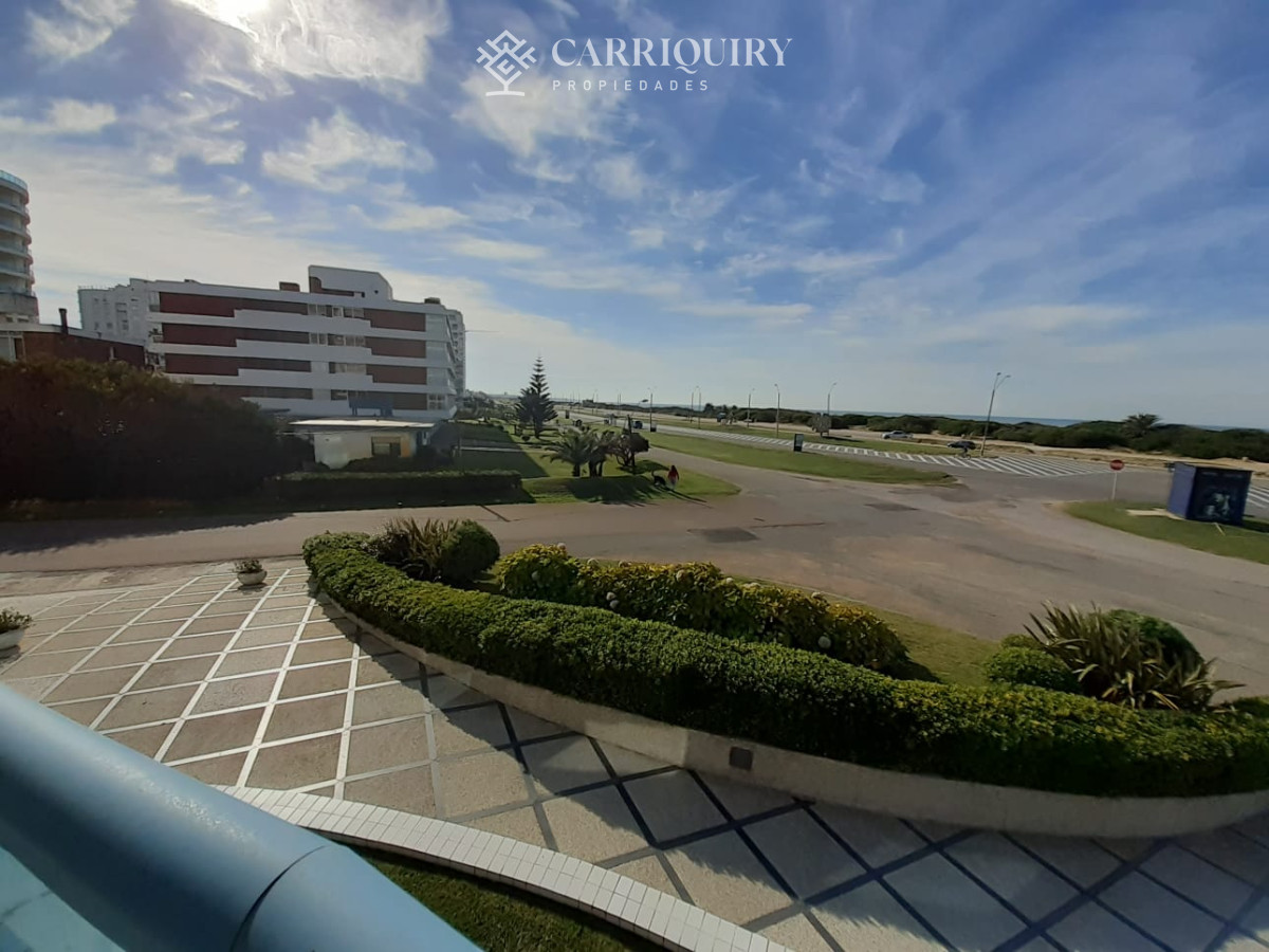 Apartamento ID.10527 - Apartamento en venta de 3 dormitorios en Punta del este , Playa brava , FINANCIA !!