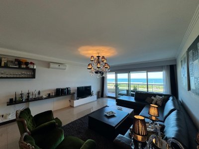 Apartamento en Brava, 3 dormitorios *