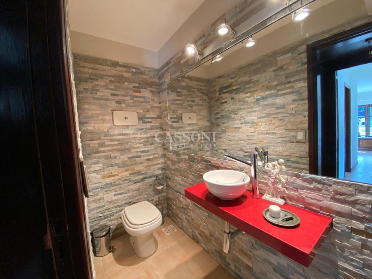 Casa ID.3568 - ESPECTACULAR CASA EN LUGANO 5 DORMITORIOS 4 BAÑOS 