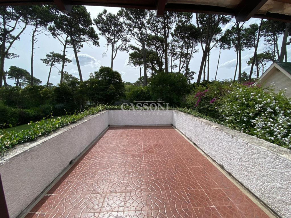 Casa ID.3568 - ESPECTACULAR CASA EN LUGANO 5 DORMITORIOS 4 BAÑOS 