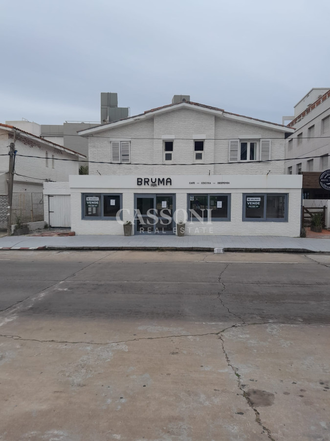 Local Comercial ID.1414 - Peninsula a pasos del emir con vista al mar
