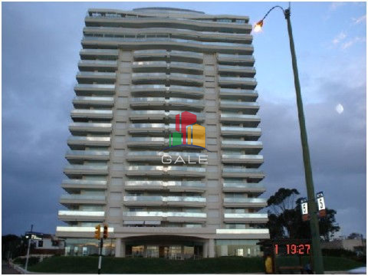 Apartamento ID.4326 - Apartamento en Venta de 3 dormitorios en Edificio Coral Tower , Punta del este , Playa Mansa 