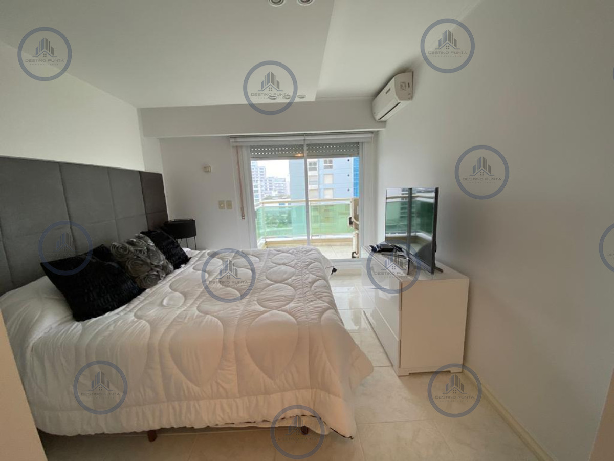 Apartamento ID.2074 - Apartamento de 3 Dormitorios frente al Mar, Playa Mansa 
