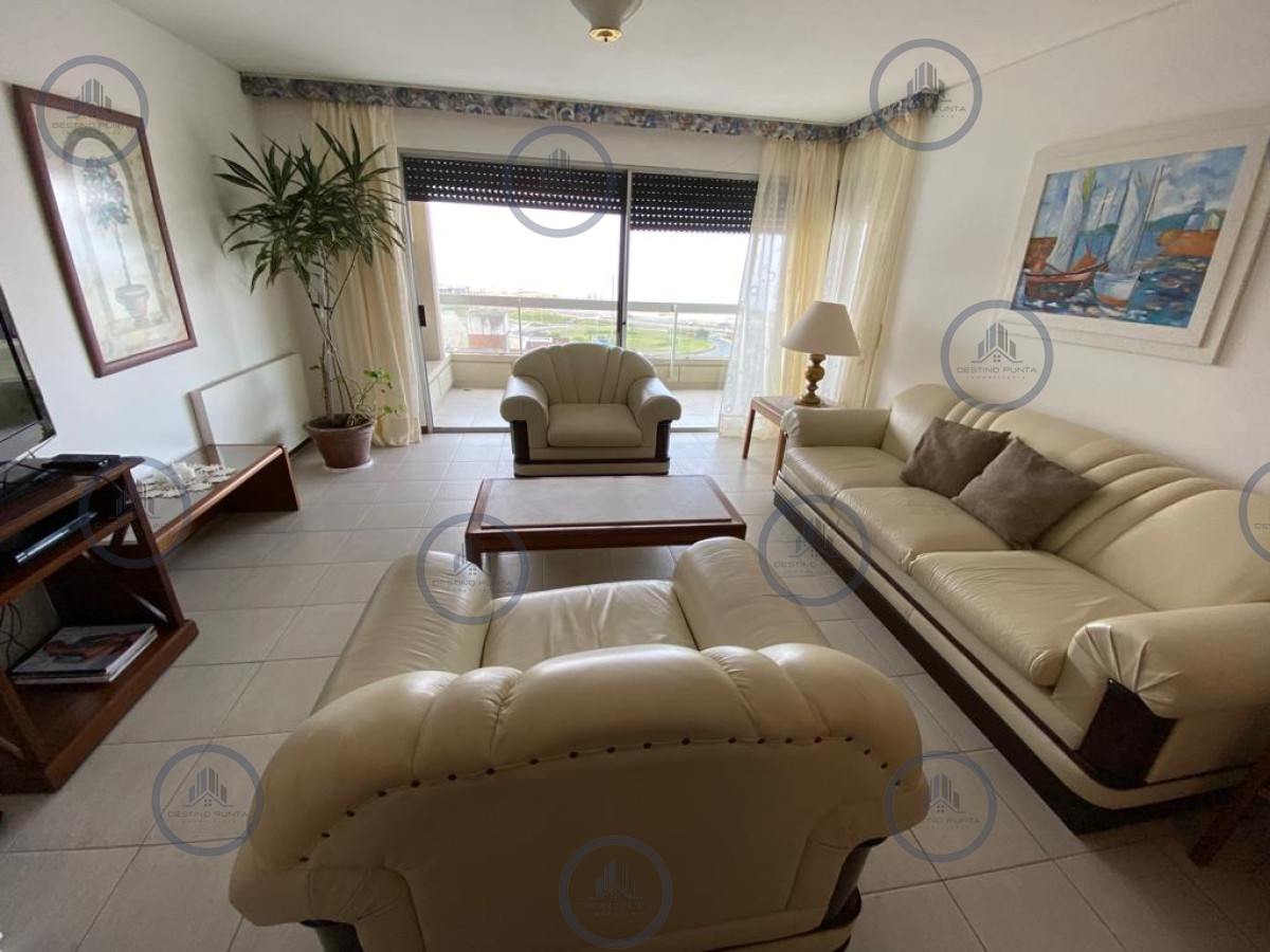 Apartamento ID.2107 - Apartamento de 3 Dormitorios y Parrillero en Alquiler, Playa Mansa Punta del Este