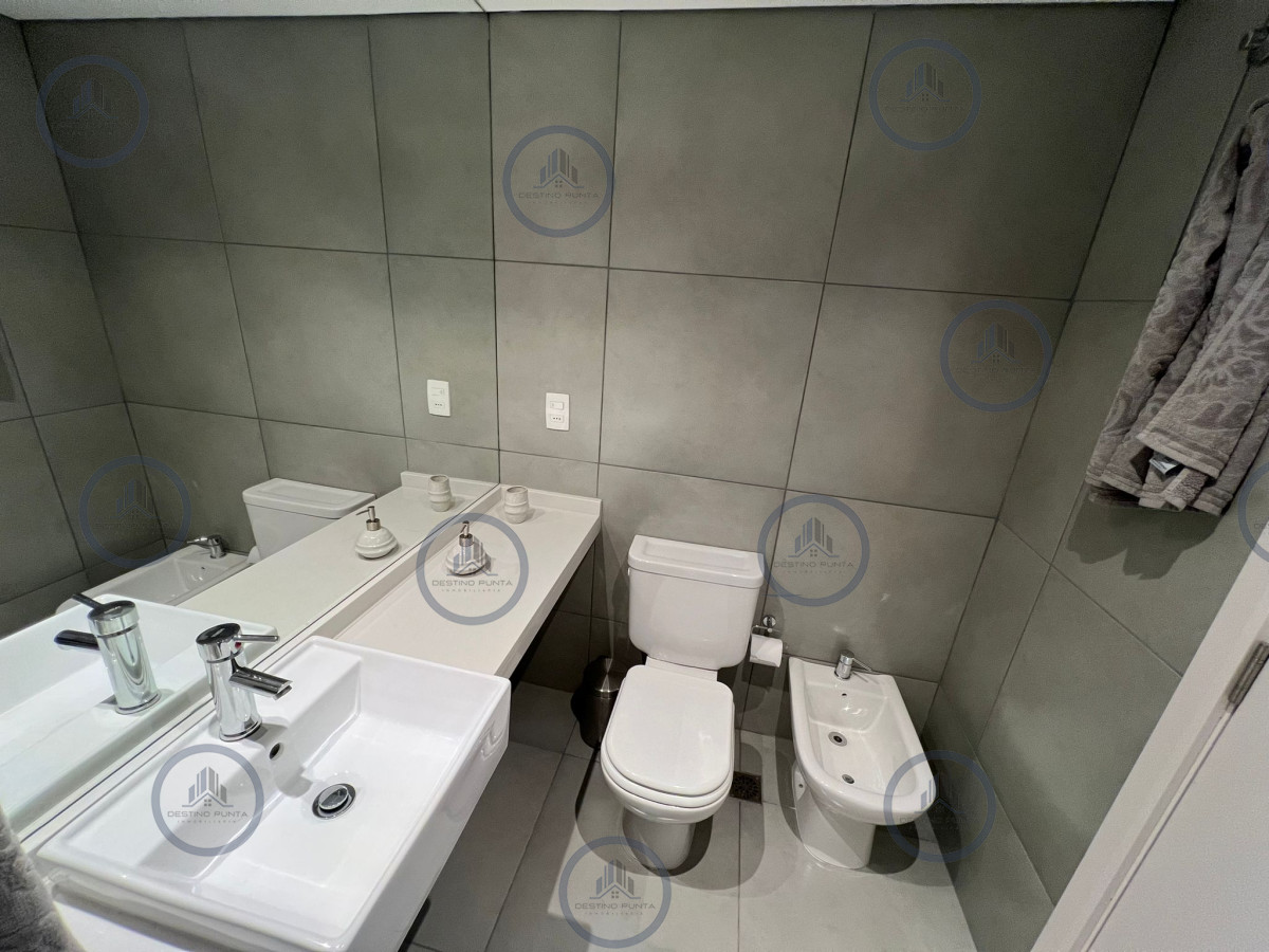 Apartamento ID.1756 - Apartamento de 2 Dormitorios a una Cuadra del Mar, Playa Brava Punta del Este