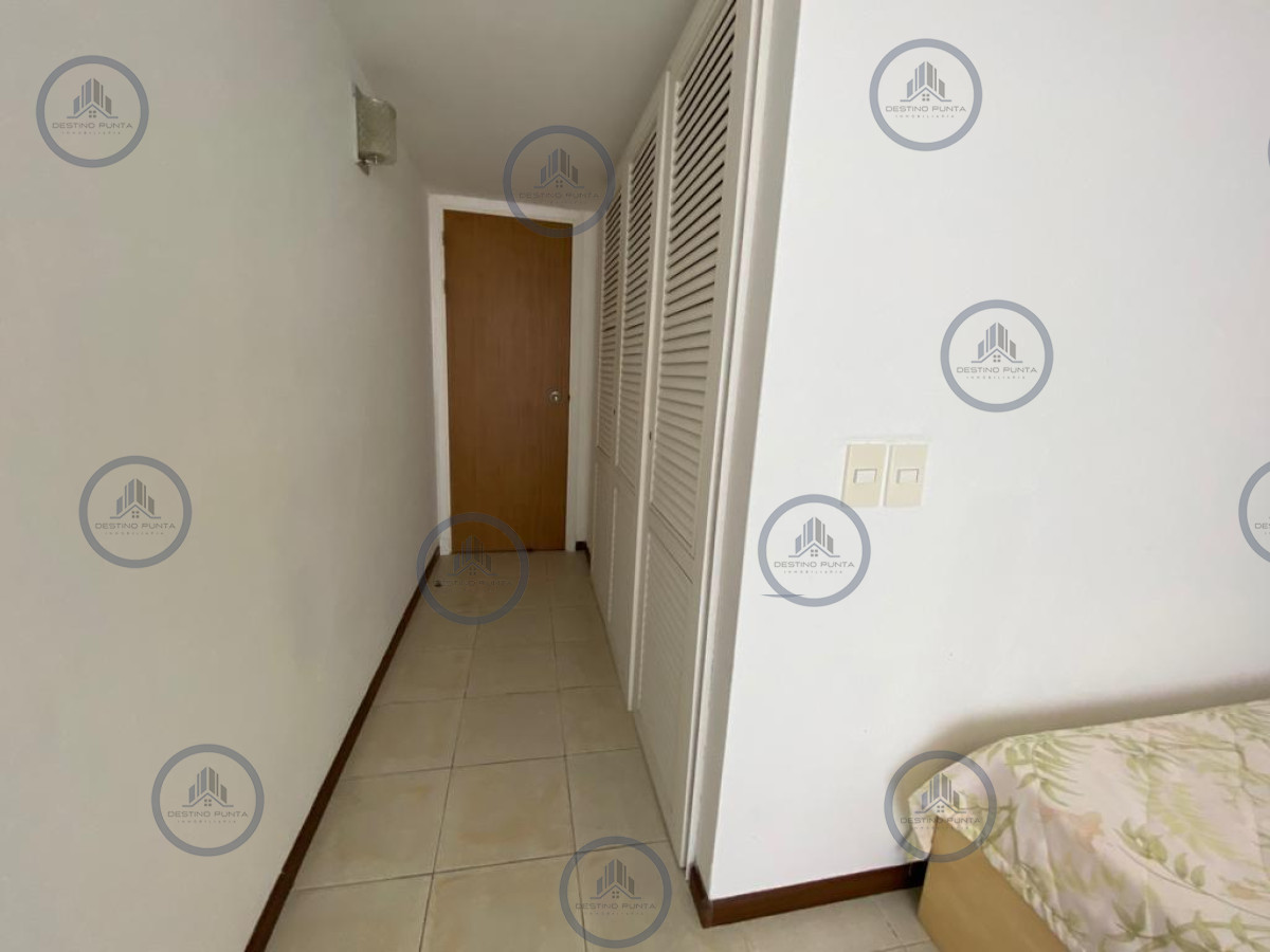 Apartamento ID.2107 - Apartamento de 3 Dormitorios y Parrillero en Alquiler, Playa Mansa Punta del Este