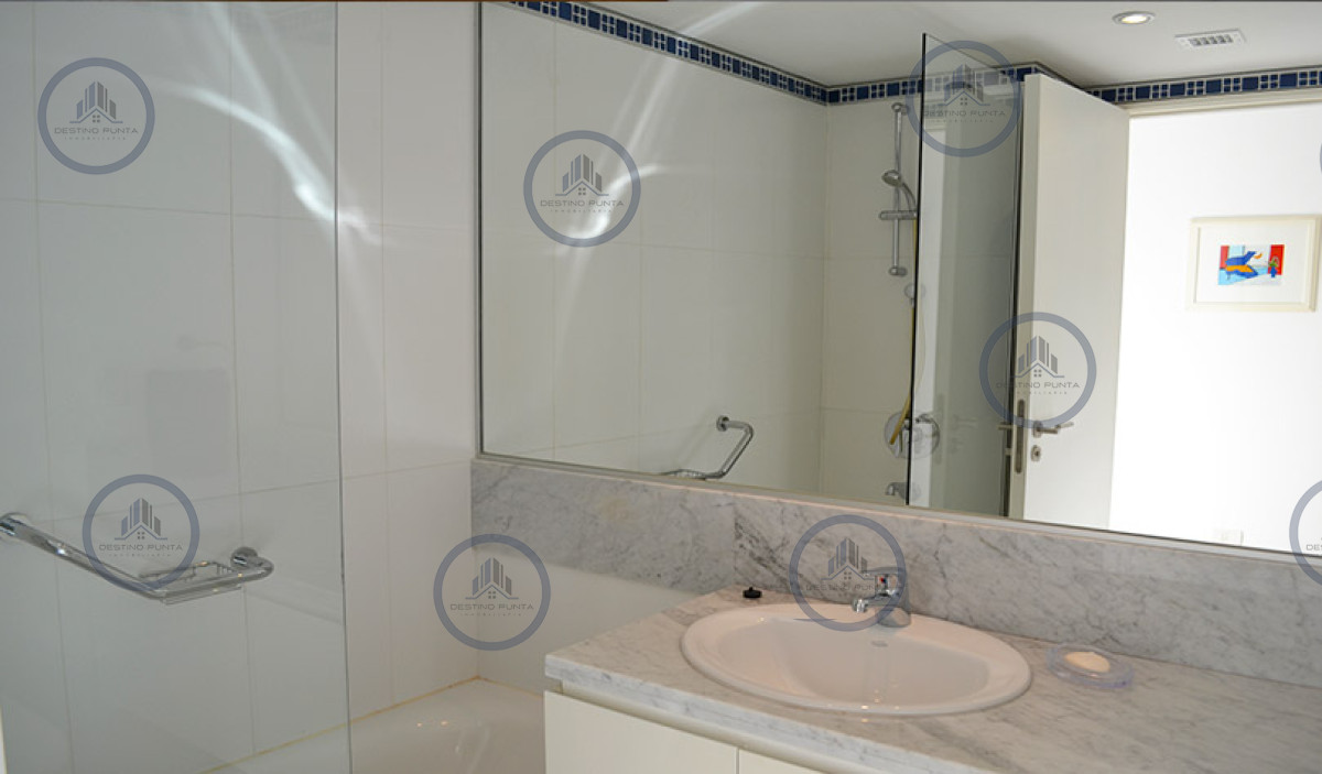 Apartamento ID.296 - Alquiler y venta de apartamento esquinero en Torre Le Parc II, Playa Brava, Punta del Este