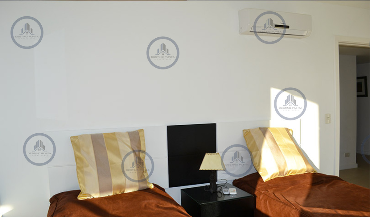 Apartamento ID.296 - Alquiler y venta de apartamento esquinero en Torre Le Parc II, Playa Brava, Punta del Este