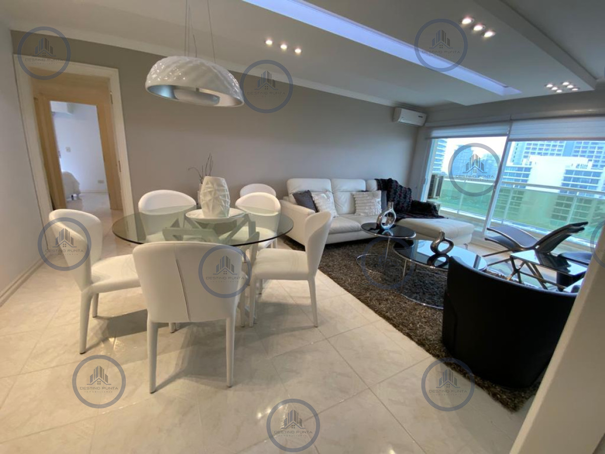 Apartamento ID.2074 - Apartamento de 3 Dormitorios frente al Mar, Playa Mansa 