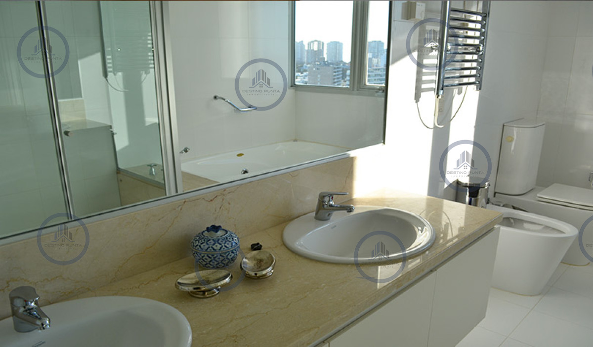 Apartamento ID.296 - Alquiler y venta de apartamento esquinero en Torre Le Parc II, Playa Brava, Punta del Este
