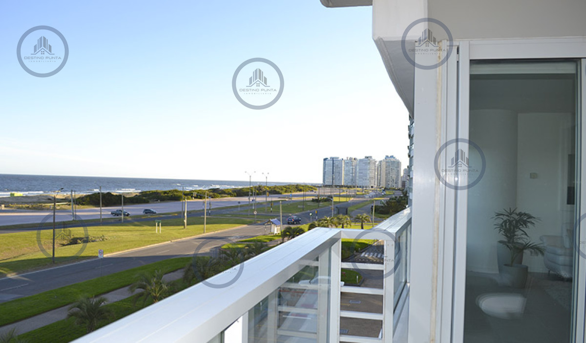 Apartamento sobre playa Brava de 2 Dormitorios más Dependencia, Torre Le Parc — fotografía 1