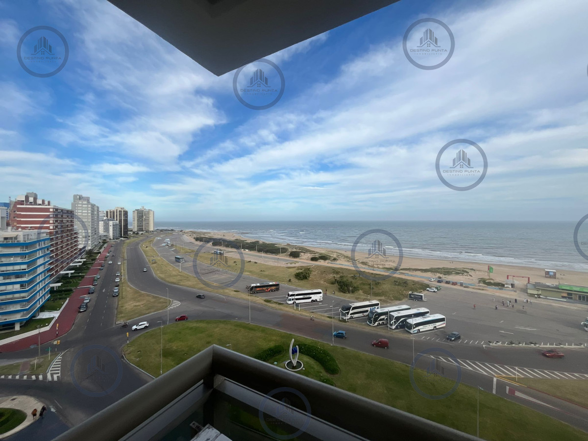 Apartamento en alquiler temporal de 3 dormitorios en Torre Imperiale , Punta del este , Playa brava — fotografía 1