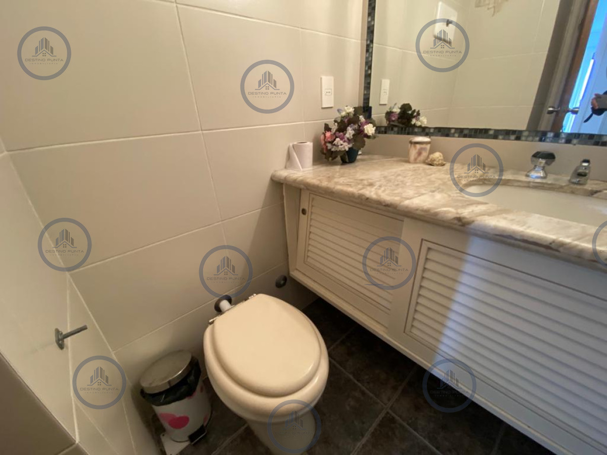 Apartamento ID.2107 - Apartamento de 3 Dormitorios y Parrillero en Alquiler, Playa Mansa Punta del Este