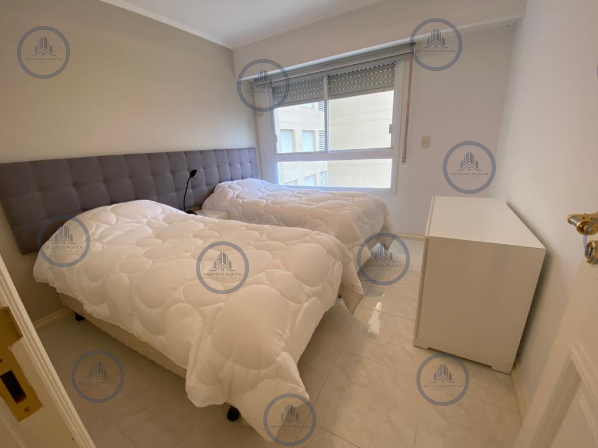 Apartamento ID.2074 - Apartamento de 3 Dormitorios frente al Mar, Playa Mansa 