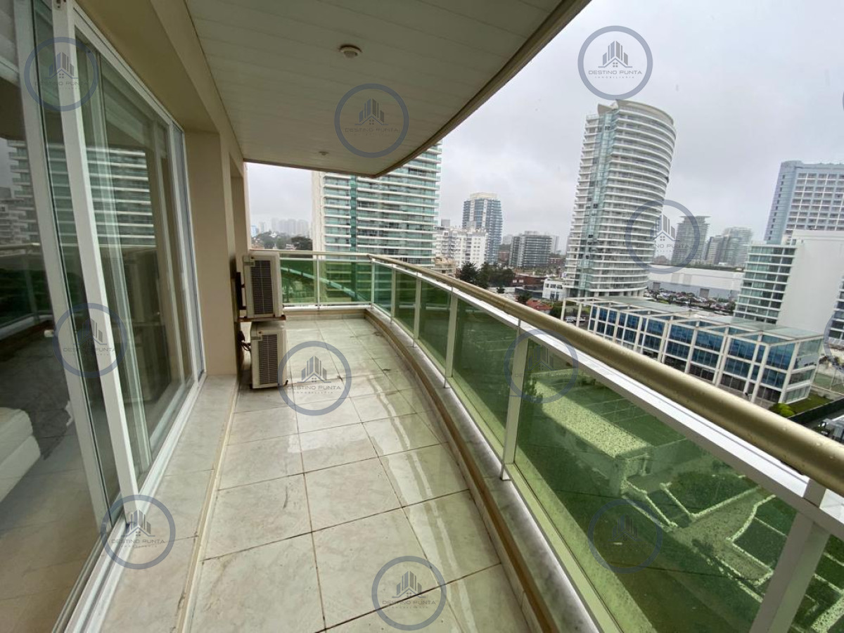 Apartamento ID.2074 - Apartamento de 3 Dormitorios frente al Mar, Playa Mansa 