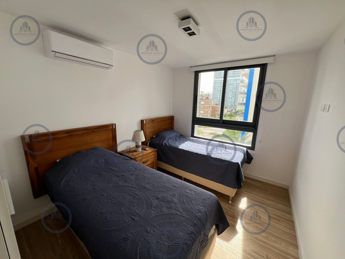 Apartamento ID.1756 - Apartamento de 2 Dormitorios a una Cuadra del Mar, Playa Brava Punta del Este