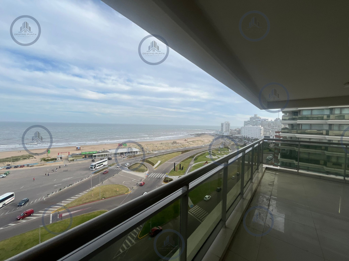 Apartamento en alquiler temporal de 3 dormitorios en Torre Imperiale , Punta del este , Playa brava — fotografía 2