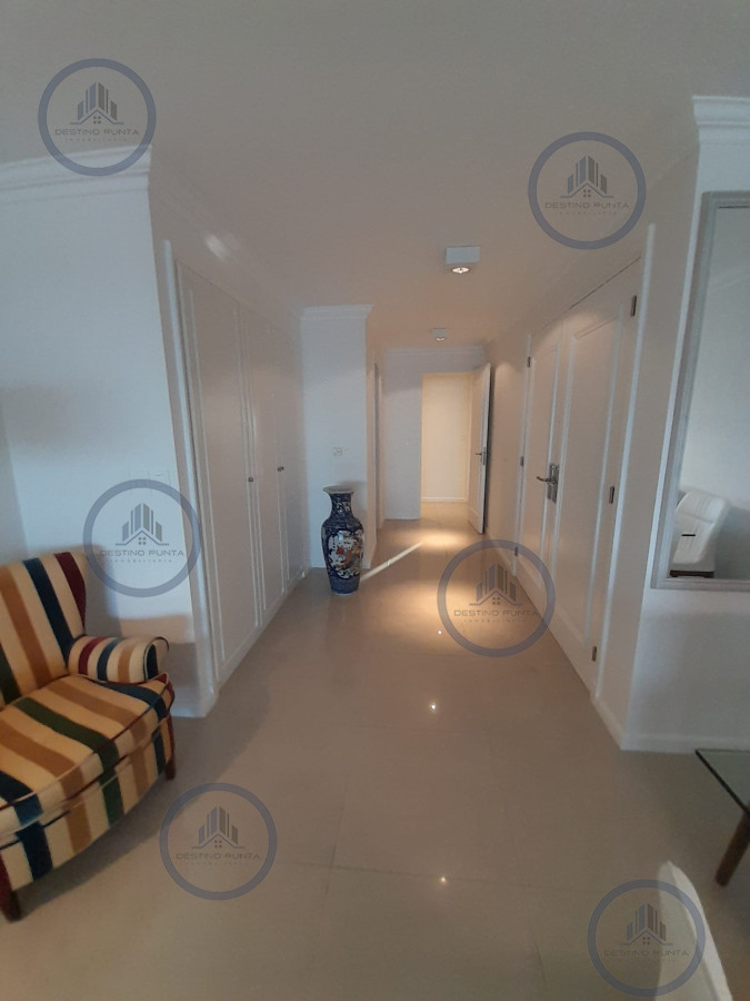Apartamento ID.2949 - Apartamento en Alquiler de 3 Dormitorios en Punta del este, Torre Imperiale