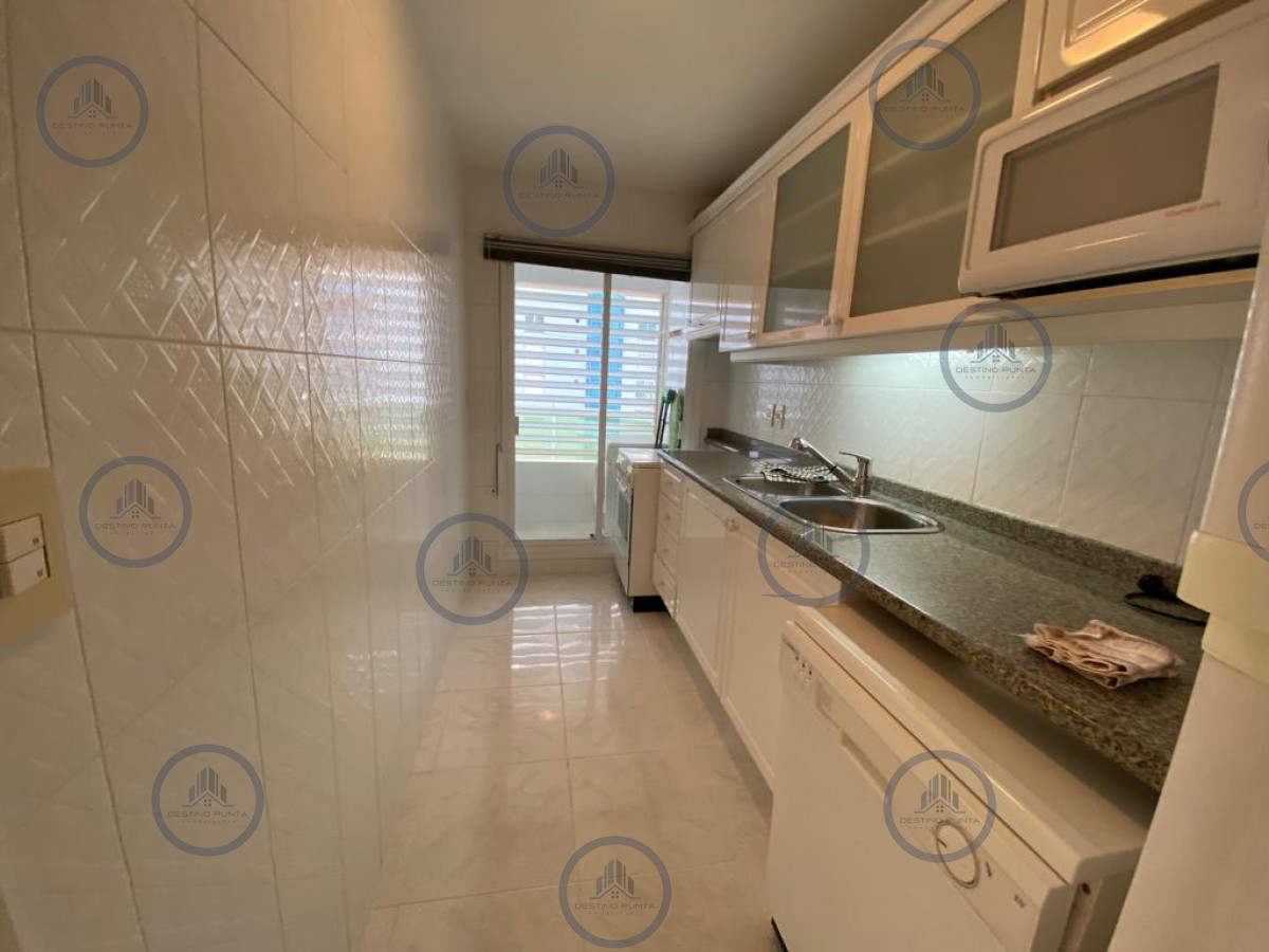 Apartamento ID.2074 - Apartamento de 3 Dormitorios frente al Mar, Playa Mansa 