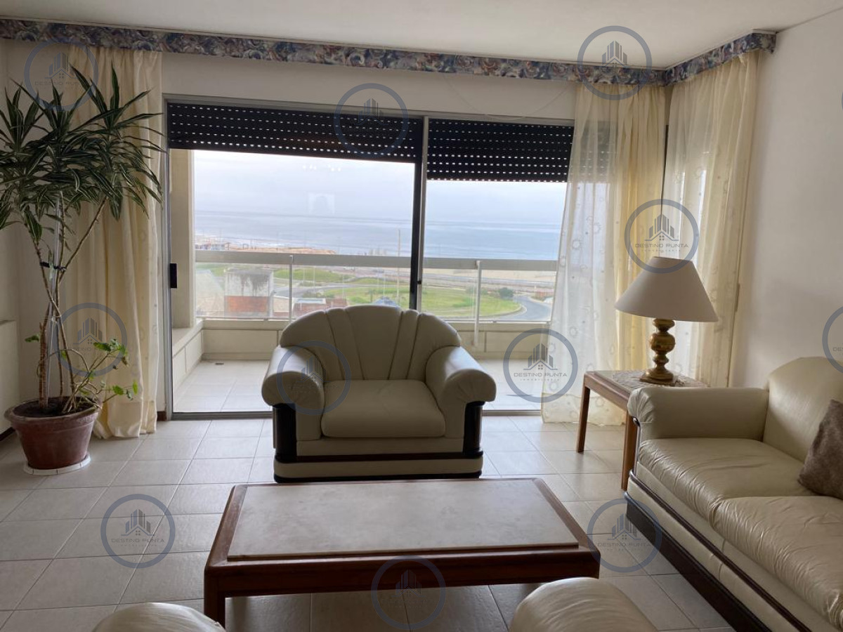 Apartamento ID.2107 - Apartamento de 3 Dormitorios y Parrillero en Alquiler, Playa Mansa Punta del Este