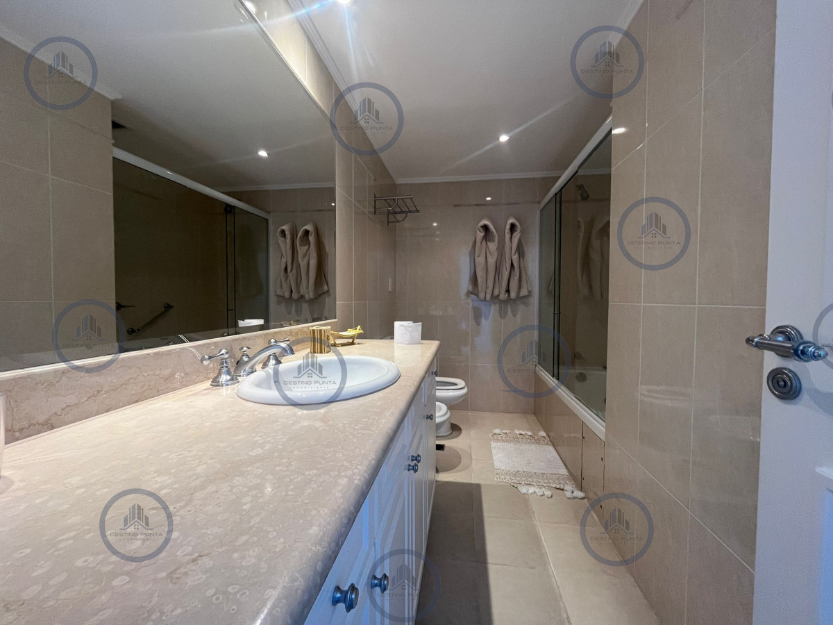 Apartamento ID.3310 - Apartamento de 3 dormitorios en Torre Millenium , Punta del este , Playa Mansa 