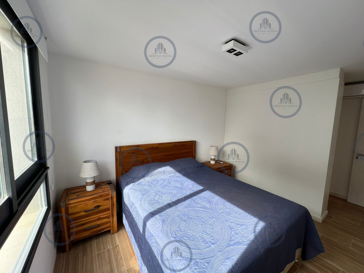 Apartamento ID.1756 - Apartamento de 2 Dormitorios a una Cuadra del Mar, Playa Brava Punta del Este