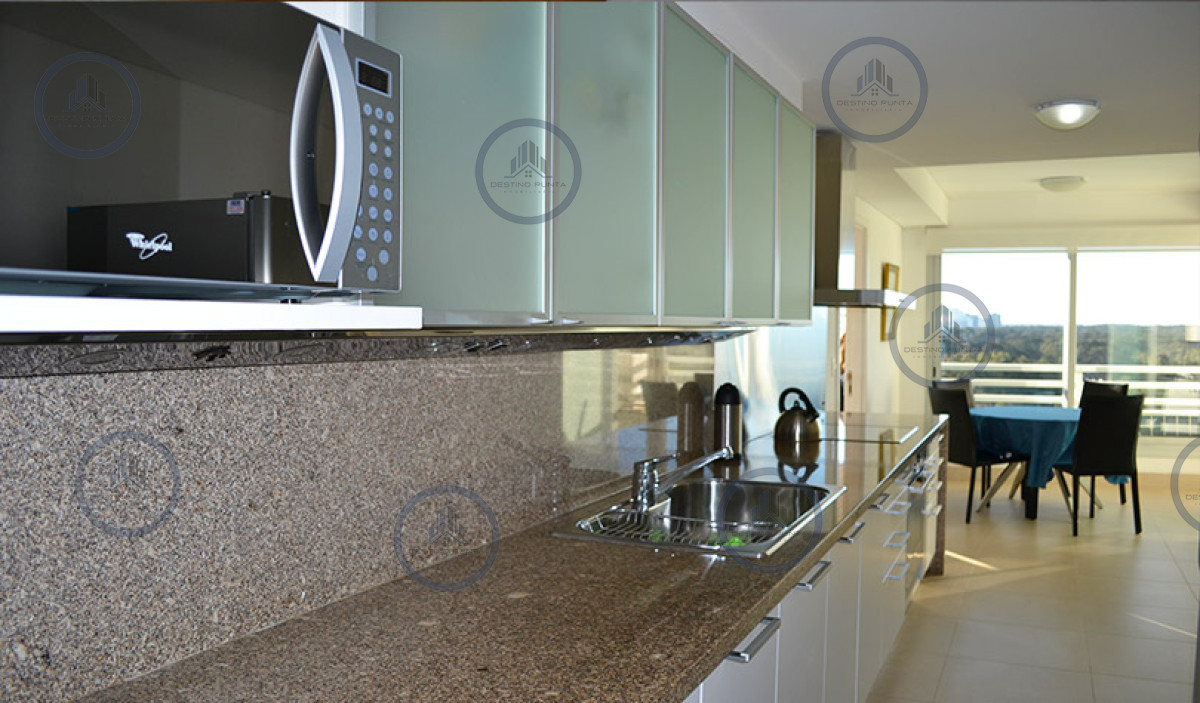 Apartamento ID.296 - Alquiler y venta de apartamento esquinero en Torre Le Parc II, Playa Brava, Punta del Este