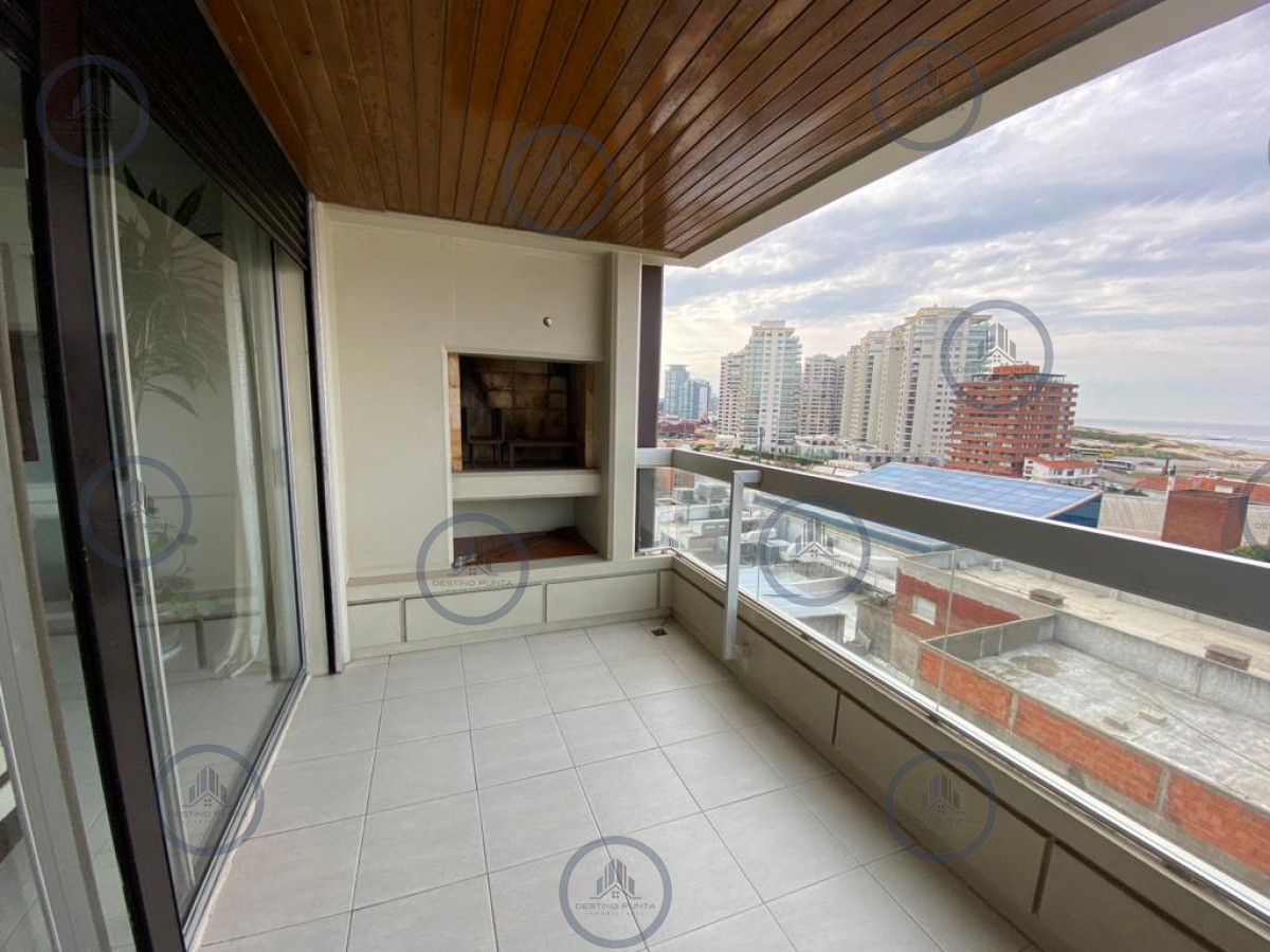 Apartamento ID.2107 - Apartamento de 3 Dormitorios y Parrillero en Alquiler, Playa Mansa Punta del Este