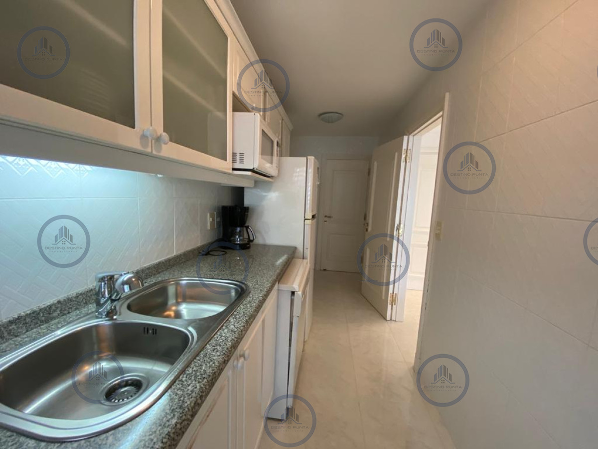 Apartamento ID.2074 - Apartamento de 3 Dormitorios frente al Mar, Playa Mansa 