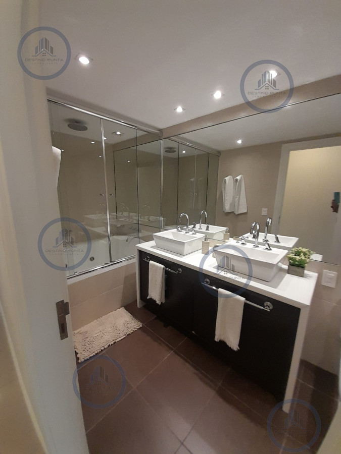 Apartamento ID.2949 - Apartamento en Alquiler de 3 Dormitorios en Punta del este, Torre Imperiale