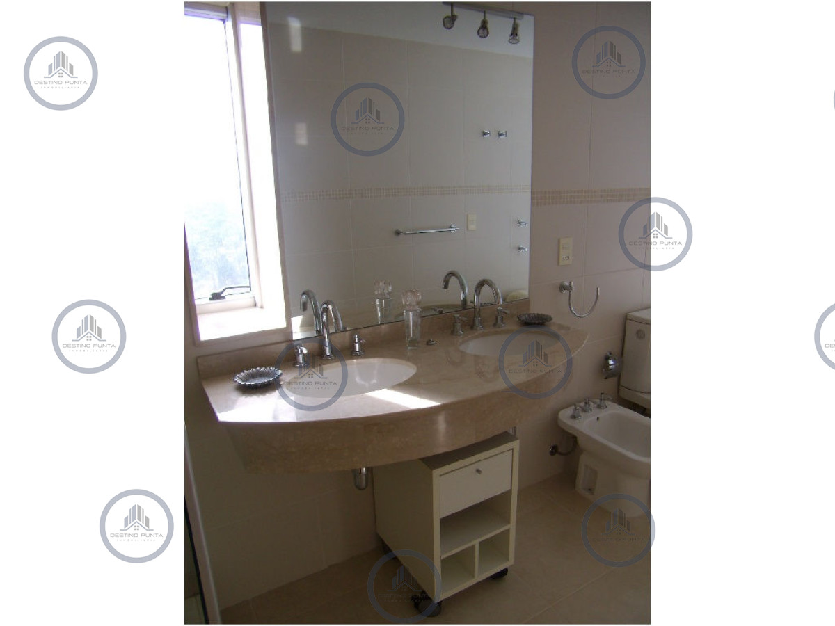 Apartamento ID.2108 - Apartamento de 3 Dormitorios en Alquiler a metros del Mar, Punta del Este Playa Mansa
