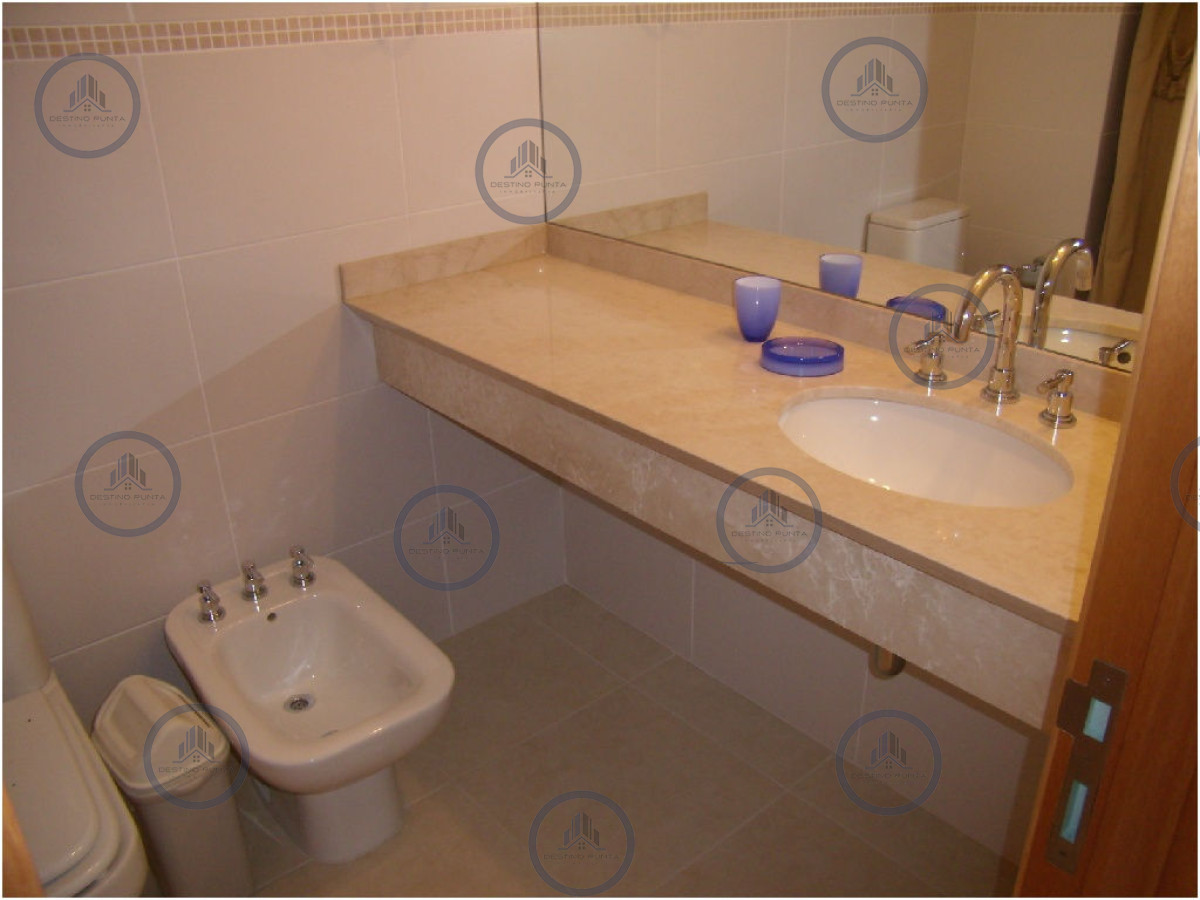 Apartamento ID.2108 - Apartamento de 3 Dormitorios en Alquiler a metros del Mar, Punta del Este Playa Mansa