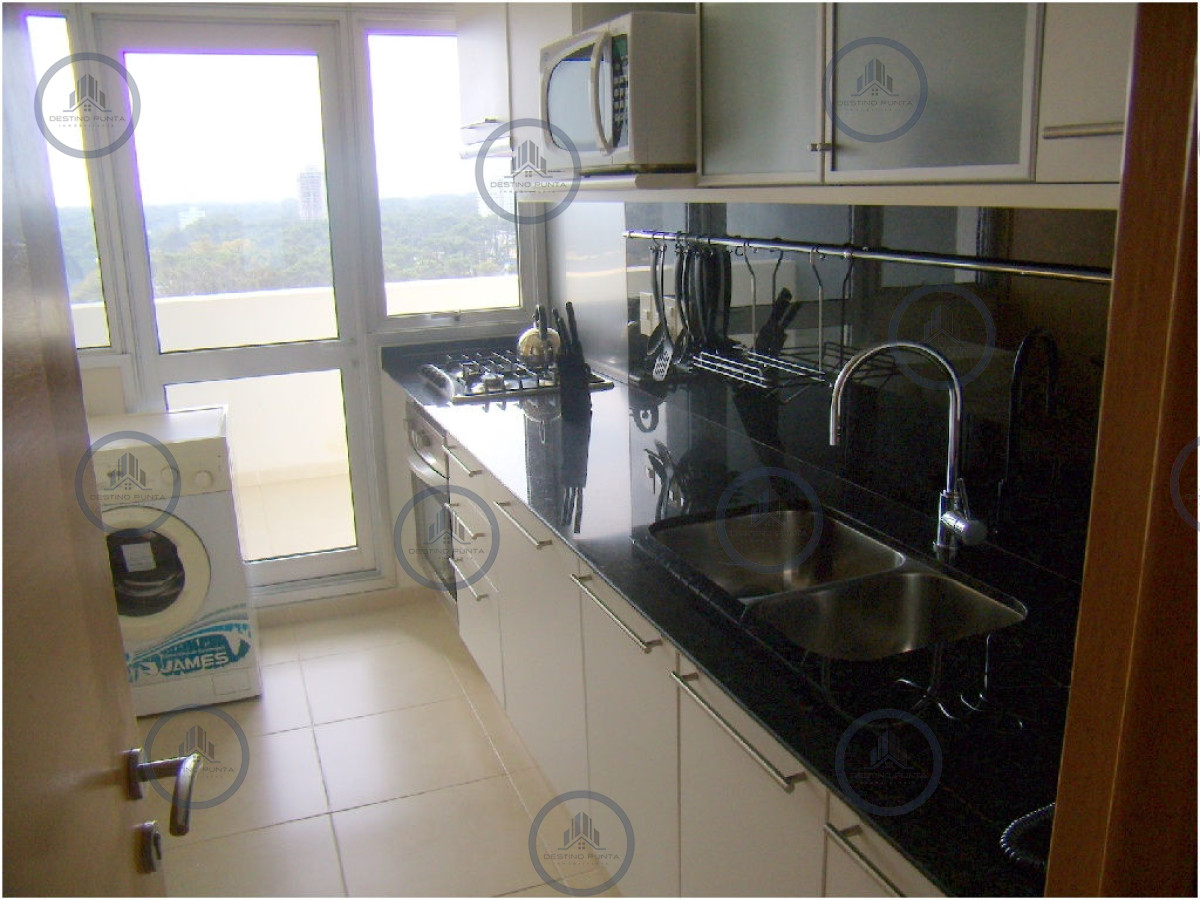 Apartamento ID.2108 - Apartamento de 3 Dormitorios en Alquiler a metros del Mar, Punta del Este Playa Mansa