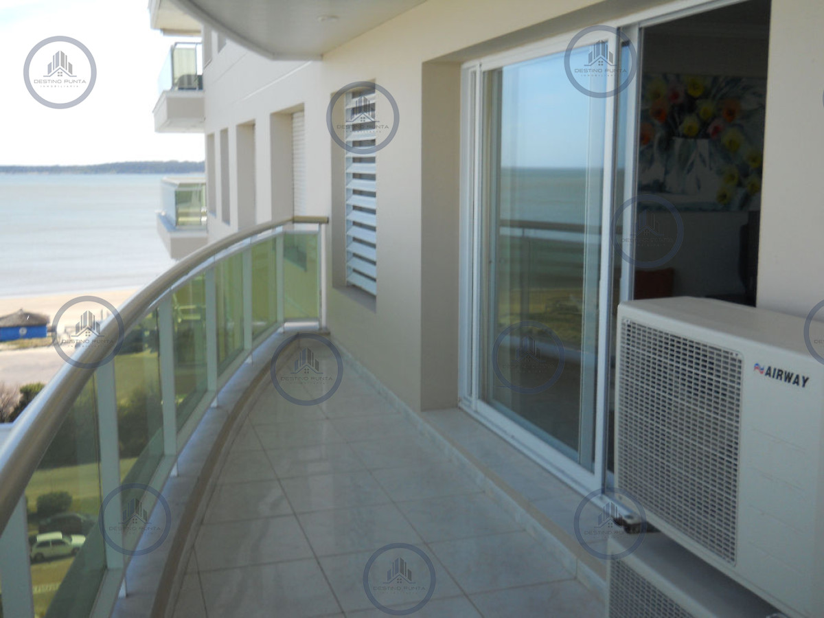 Apartamento ID.2074 - Apartamento de 3 Dormitorios frente al Mar, Playa Mansa 