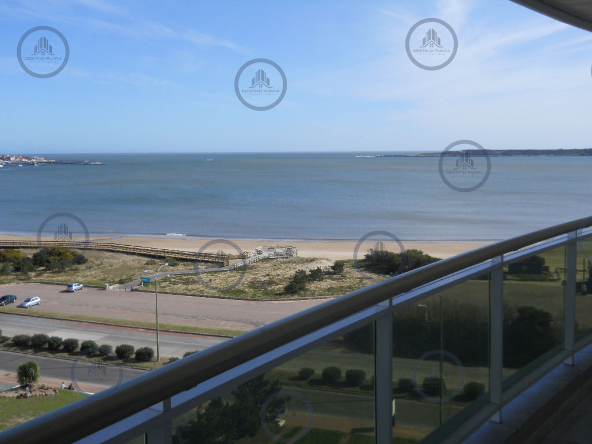 Apartamento ID.2074 - Apartamento de 3 Dormitorios frente al Mar, Playa Mansa 