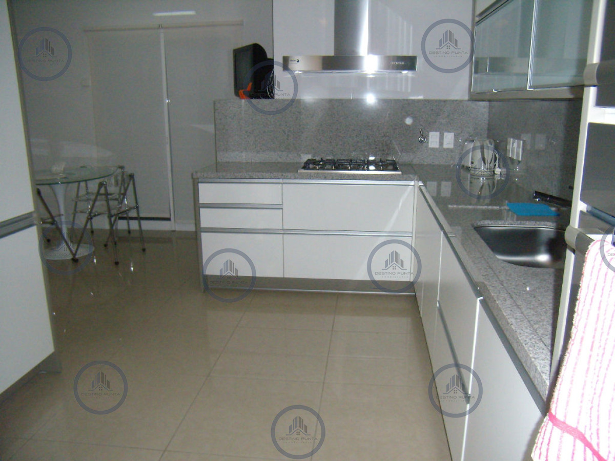 Apartamento ID.3210 - Apartamento en Mansa, 3 dormitorios con vista al mar