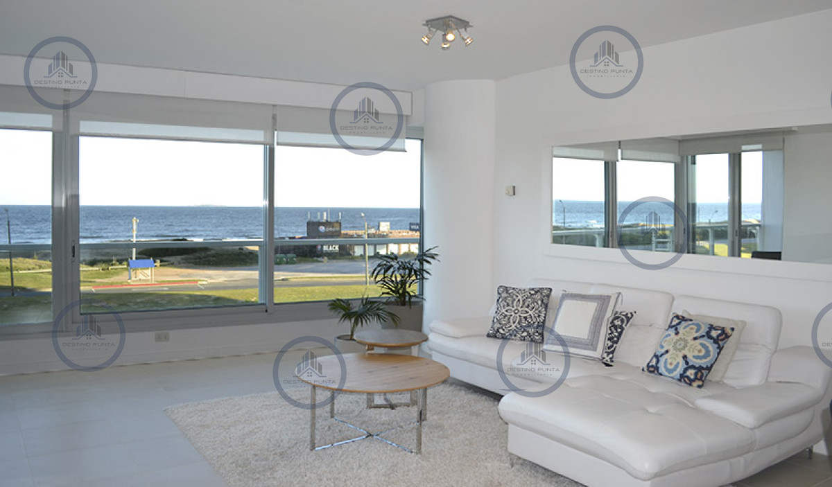 Apartamento sobre playa Brava de 2 Dormitorios más Dependencia, Torre Le Parc — fotografía 4