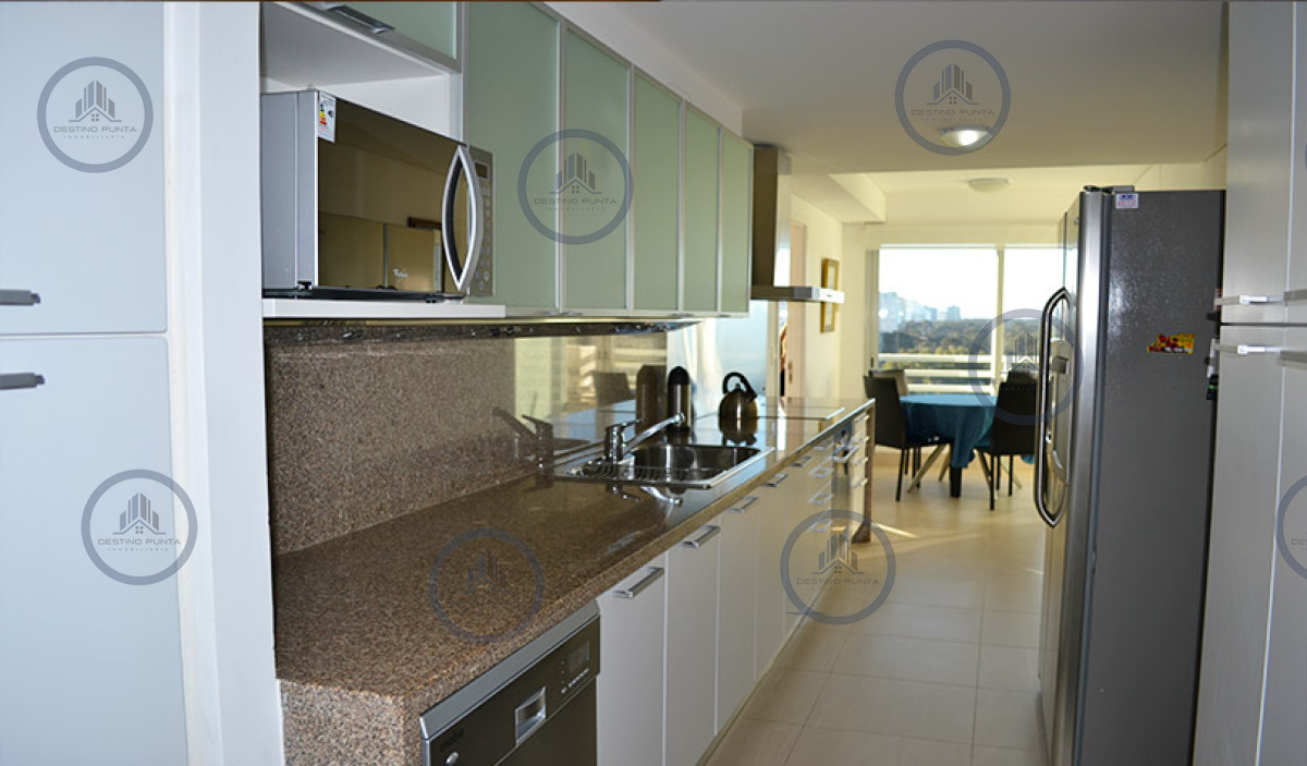 Apartamento ID.296 - Alquiler y venta de apartamento esquinero en Torre Le Parc II, Playa Brava, Punta del Este
