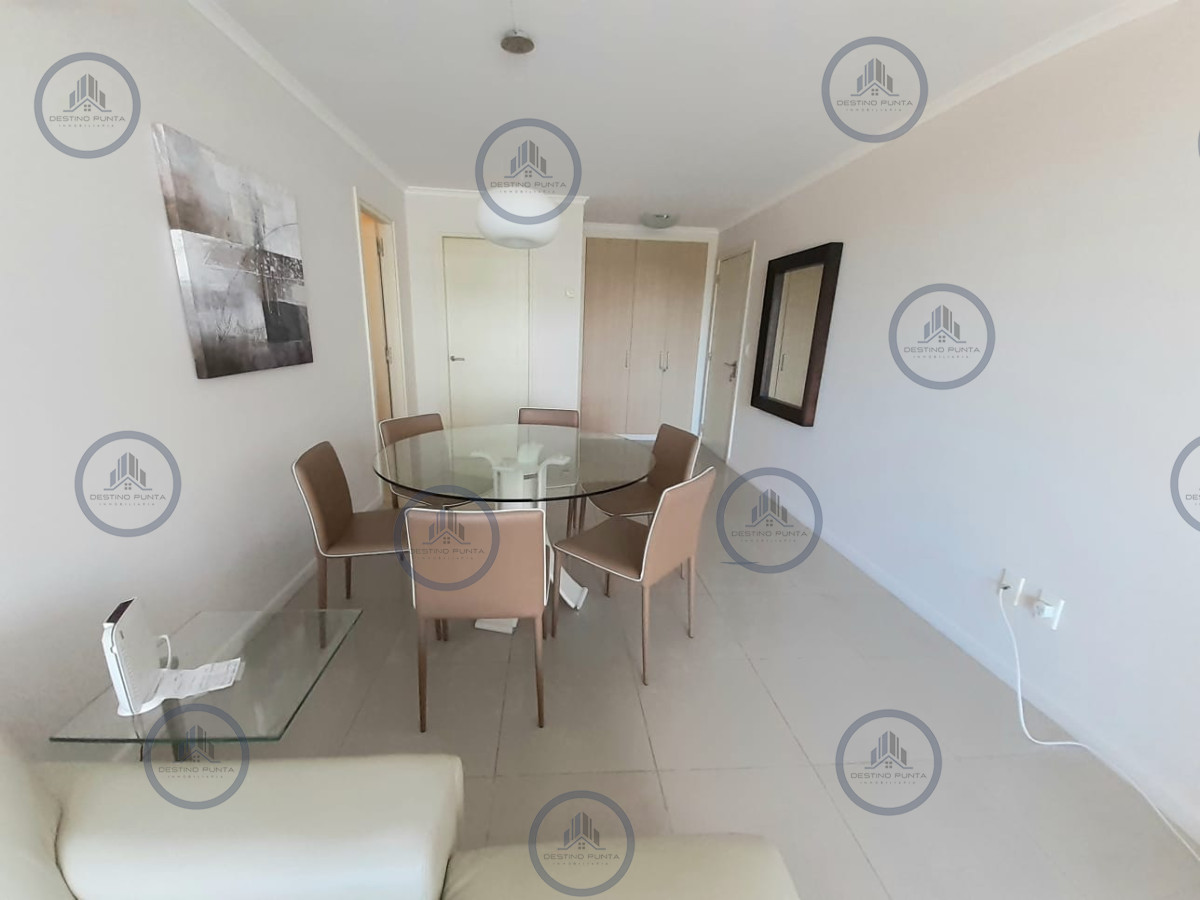 Excelente apartamento de dos dormitorios en Torre Ocean Drive, playa Brava — fotografía 3