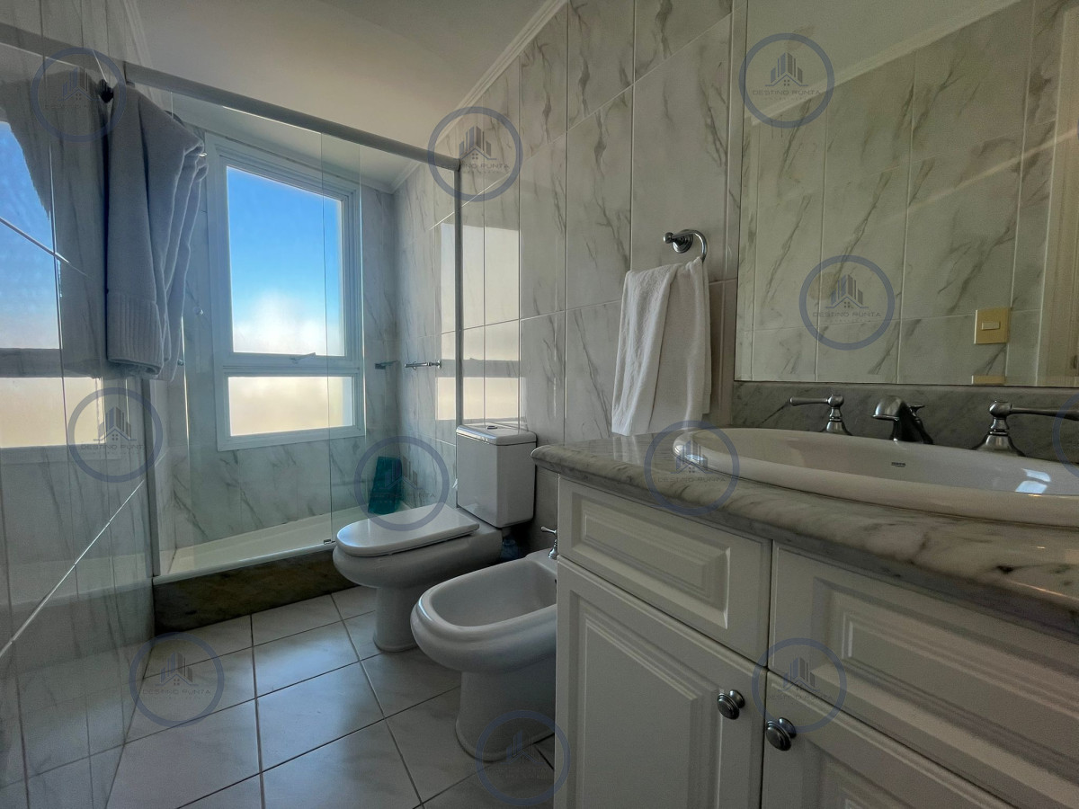 Apartamento ID.3310 - Apartamento de 3 dormitorios en Torre Millenium , Punta del este , Playa Mansa 