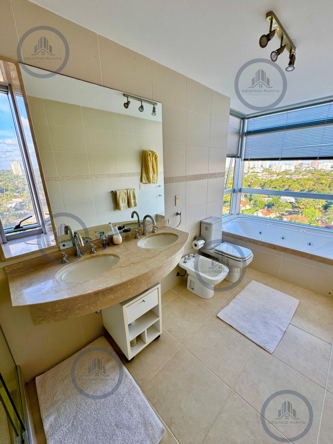 Apartamento ID.2108 - Apartamento de 3 Dormitorios en Alquiler a metros del Mar, Punta del Este Playa Mansa