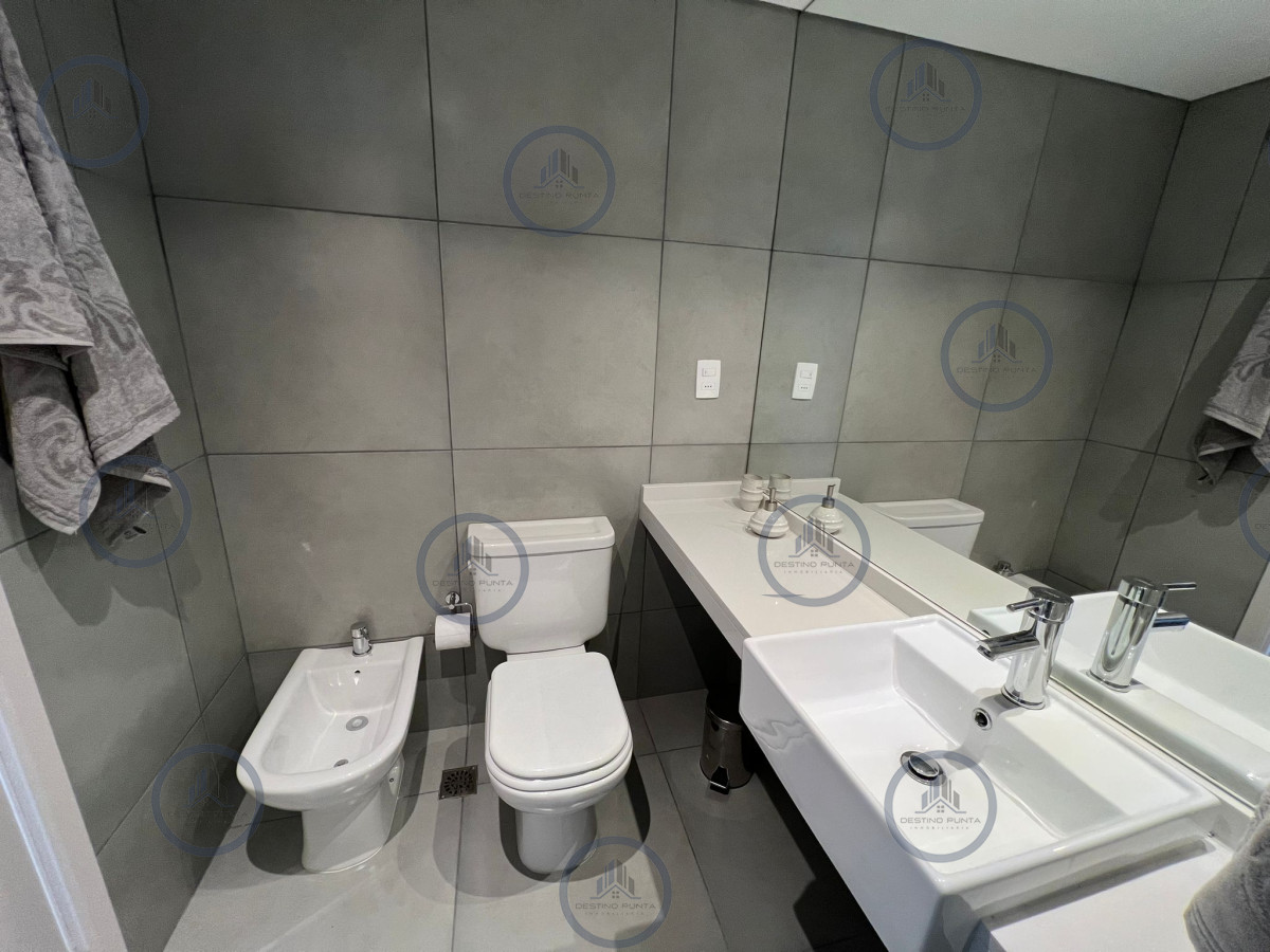 Apartamento ID.1756 - Apartamento de 2 Dormitorios a una Cuadra del Mar, Playa Brava Punta del Este