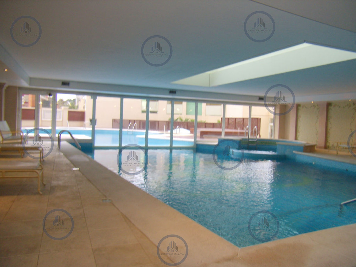 Apartamento ID.2074 - Apartamento de 3 Dormitorios frente al Mar, Playa Mansa 