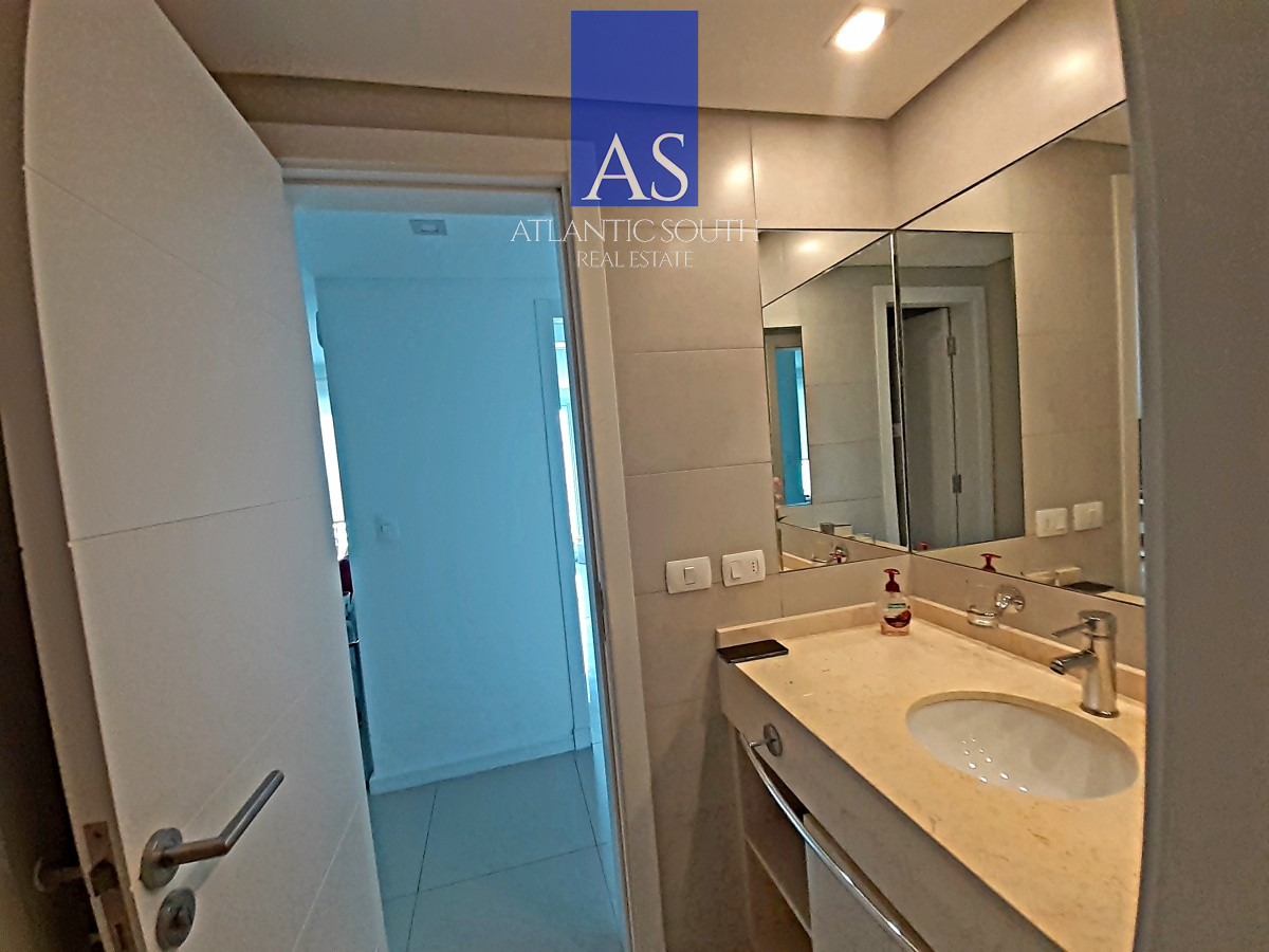 Apartamento ID.3746 - Apartamento moderno 2 dormitorios piso alto a pasos del mar en Playa Brava