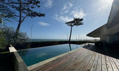 Excelente chalet sobre primera línea con vista  directa al mar
