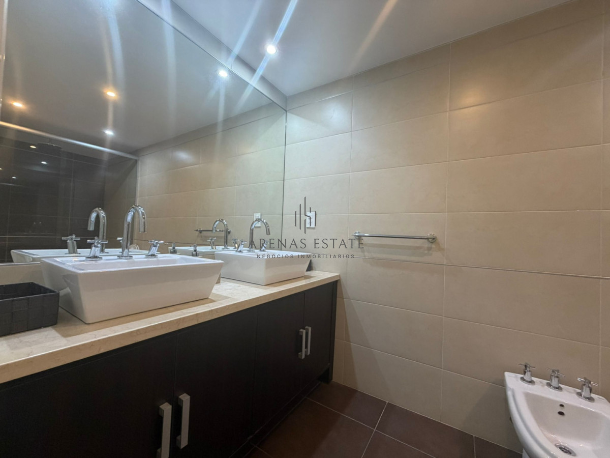 Apartamento ID.4375 - Apartamento de 3 dormitorios en Venta en Punta del este , Playa brava , Torre imperiale 