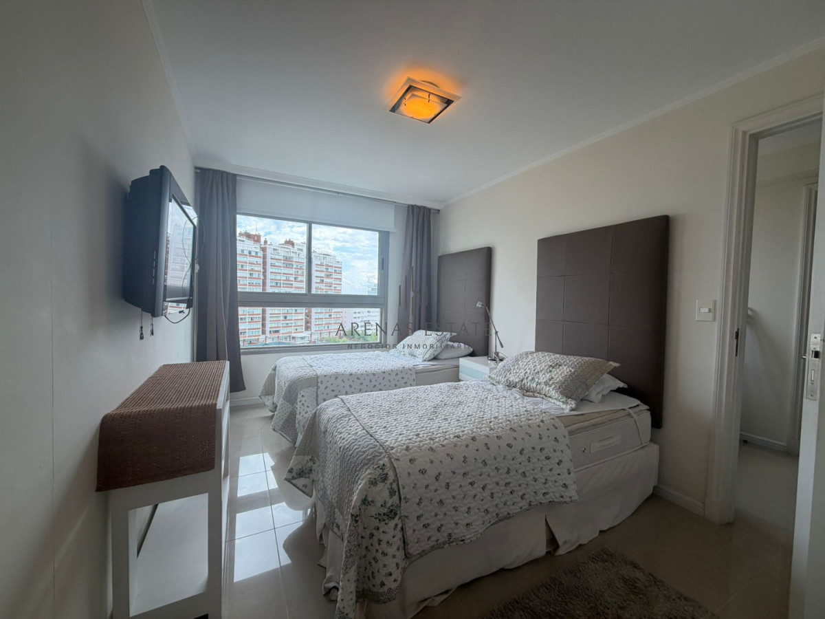 Apartamento ID.4375 - Apartamento de 3 dormitorios en Venta en Punta del este , Playa brava , Torre imperiale 